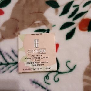 Clinique Stay-Matte Sheer Pressed Powder Stay Honey